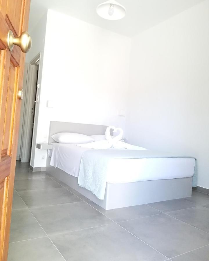 Mavrikou Helen Apartments สกีรอส ภายนอก รูปภาพ
