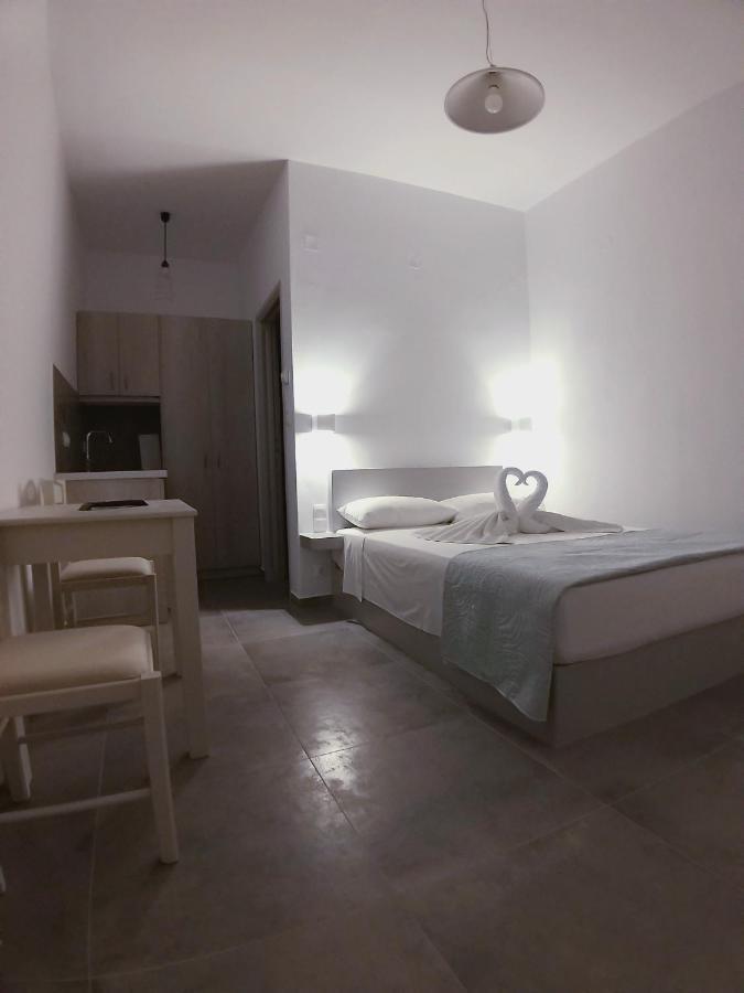 Mavrikou Helen Apartments สกีรอส ภายนอก รูปภาพ