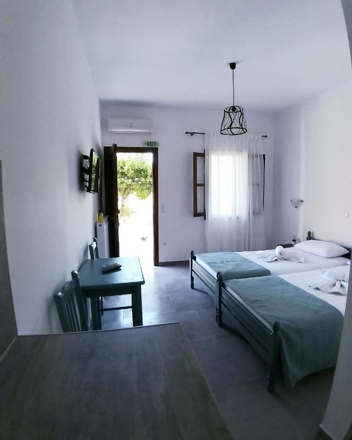 Mavrikou Helen Apartments สกีรอส ภายนอก รูปภาพ