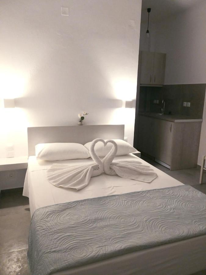 Mavrikou Helen Apartments สกีรอส ภายนอก รูปภาพ