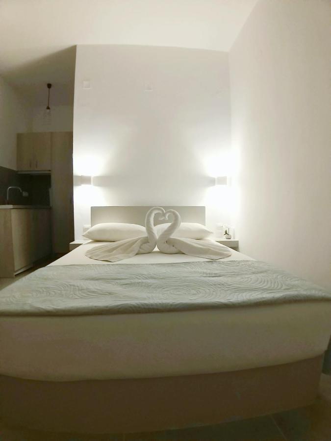Mavrikou Helen Apartments สกีรอส ภายนอก รูปภาพ