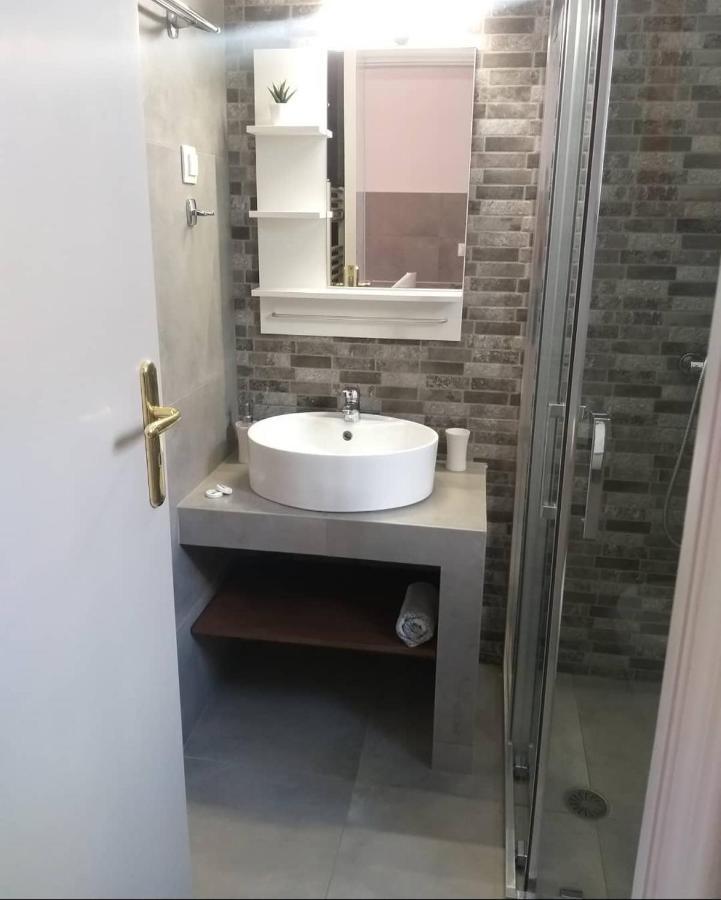 Mavrikou Helen Apartments สกีรอส ภายนอก รูปภาพ